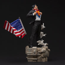 Load image into Gallery viewer, Iron Studios Clark Kent Deluxe Art Scale 1/10 Statue