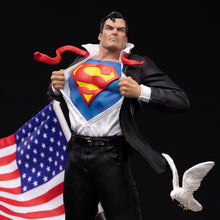 Load image into Gallery viewer, Iron Studios Clark Kent Deluxe Art Scale 1/10 Statue