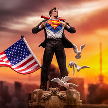 Load image into Gallery viewer, Iron Studios Clark Kent Deluxe Art Scale 1/10 Statue