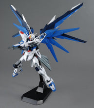 Load image into Gallery viewer, Gundam MG 1/100 Freedom Gundam 2.0 Model Kit