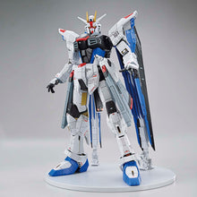 Load image into Gallery viewer, Premium Bandai Full Mechanics 1/100 The Gundam Base Limited ZGMF-X10A Freedom Gundam Ver.GCP