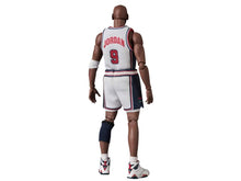 Load image into Gallery viewer, Michael Jordan 1992 Team USA MAFEX Figure