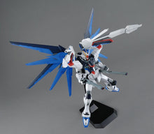 Load image into Gallery viewer, Gundam MG 1/100 Freedom Gundam 2.0 Model Kit
