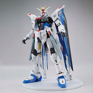 Premium Bandai Full Mechanics 1/100 The Gundam Base Limited ZGMF-X10A Freedom Gundam Ver.GCP