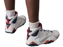 Load image into Gallery viewer, Michael Jordan 1992 Team USA MAFEX Figure
